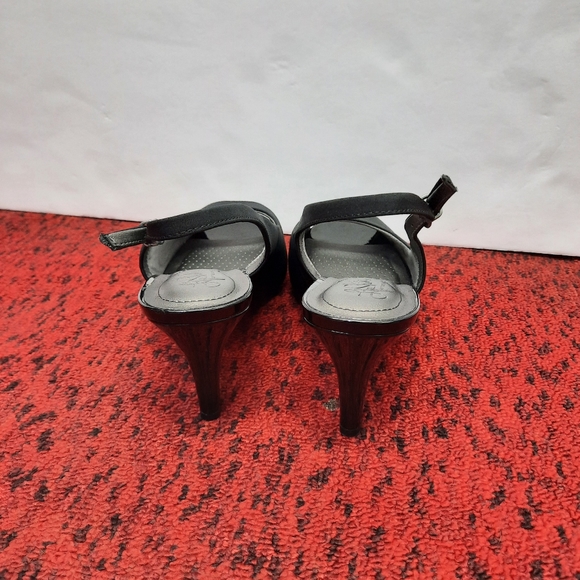 Life Stride Teller Slingback Buckle Ankle Strap Pump Peep Toe Heel Black SZ 11W - Picture 2 of 14